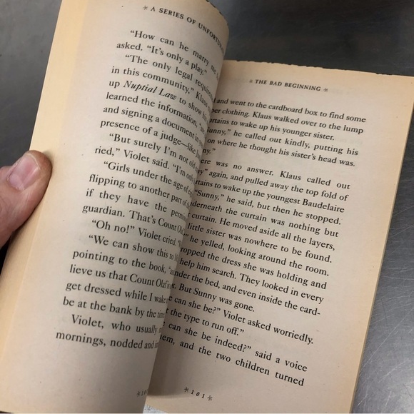 A Series of Unfortunate Events, book of first, The Bad Beginning by: Lemony - Picture 4 of 6